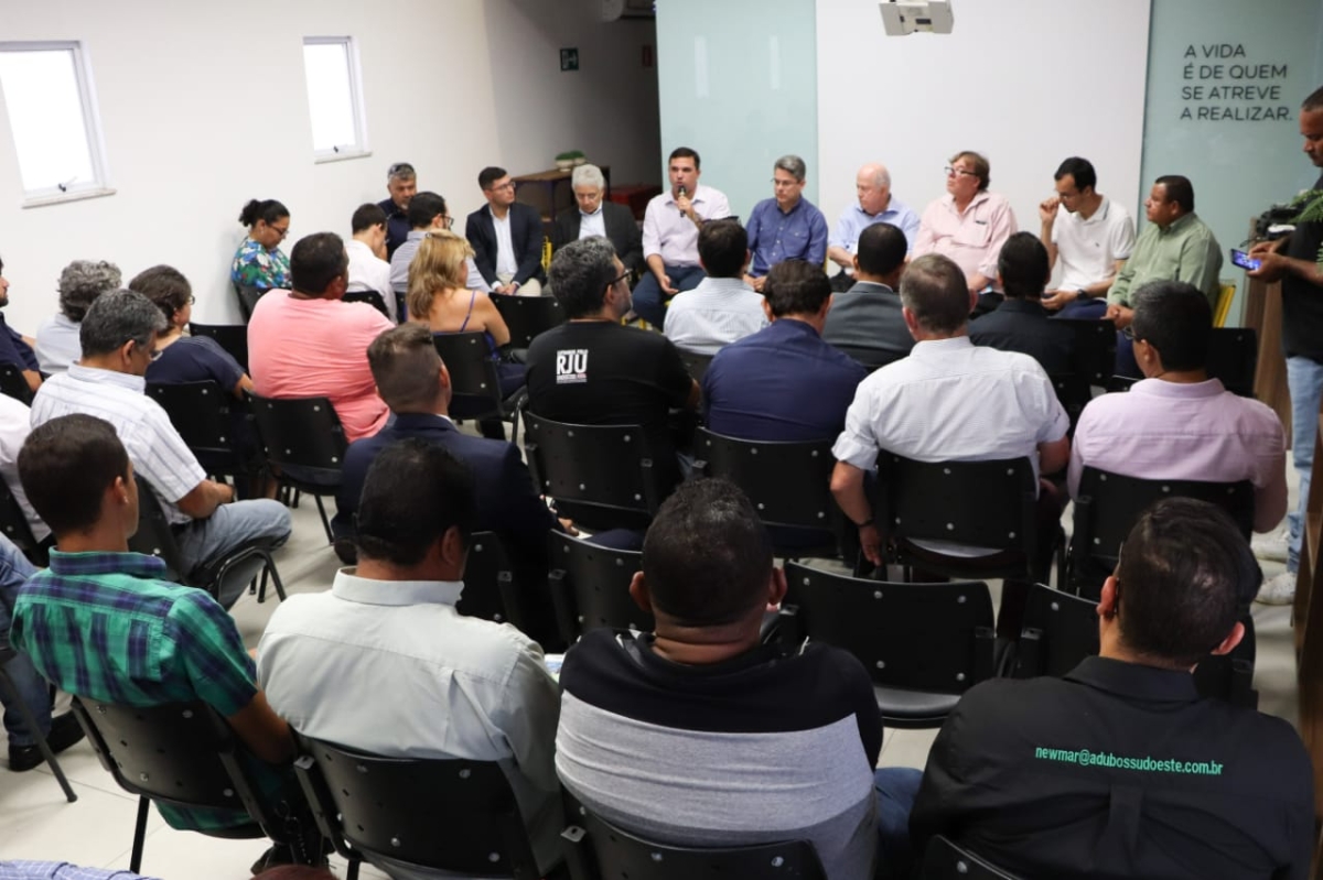 Discussão teve como objetivo buscar soluções para evitar o fechamento da Fafen (Foto: Marco Vieira/ ASN)