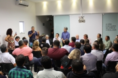 Laércio Oliveira e Alessandro Vieira discutem com membros do Sindipetro e parlamentares ações em defesa da Fafen (Foto: Via Site Laércio Oliveira)