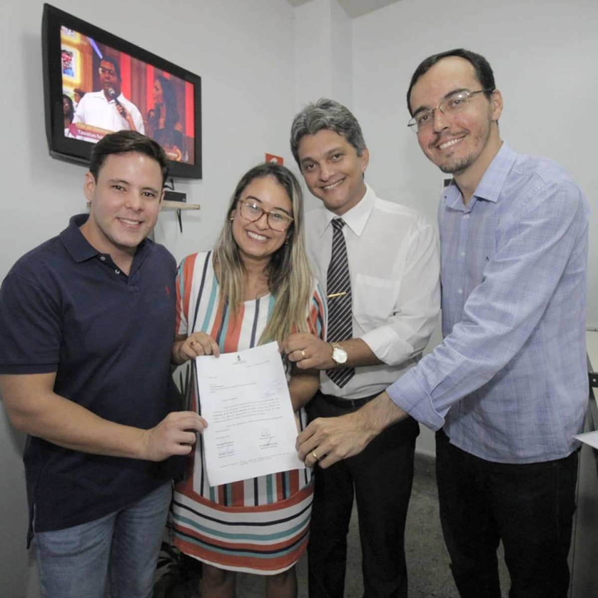 Kitty Lima recebe classificados do concurso da Alese e se compromete na luta por novas convocações (Foto: Assessoria Kitty Lima)