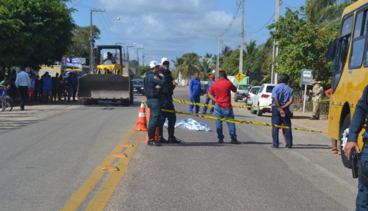 O automóvel que se envolveu no acidente estava ocupado por policiais da Companhia da Caatinga do Estado da Bahia (Foto: Portal Infonet)