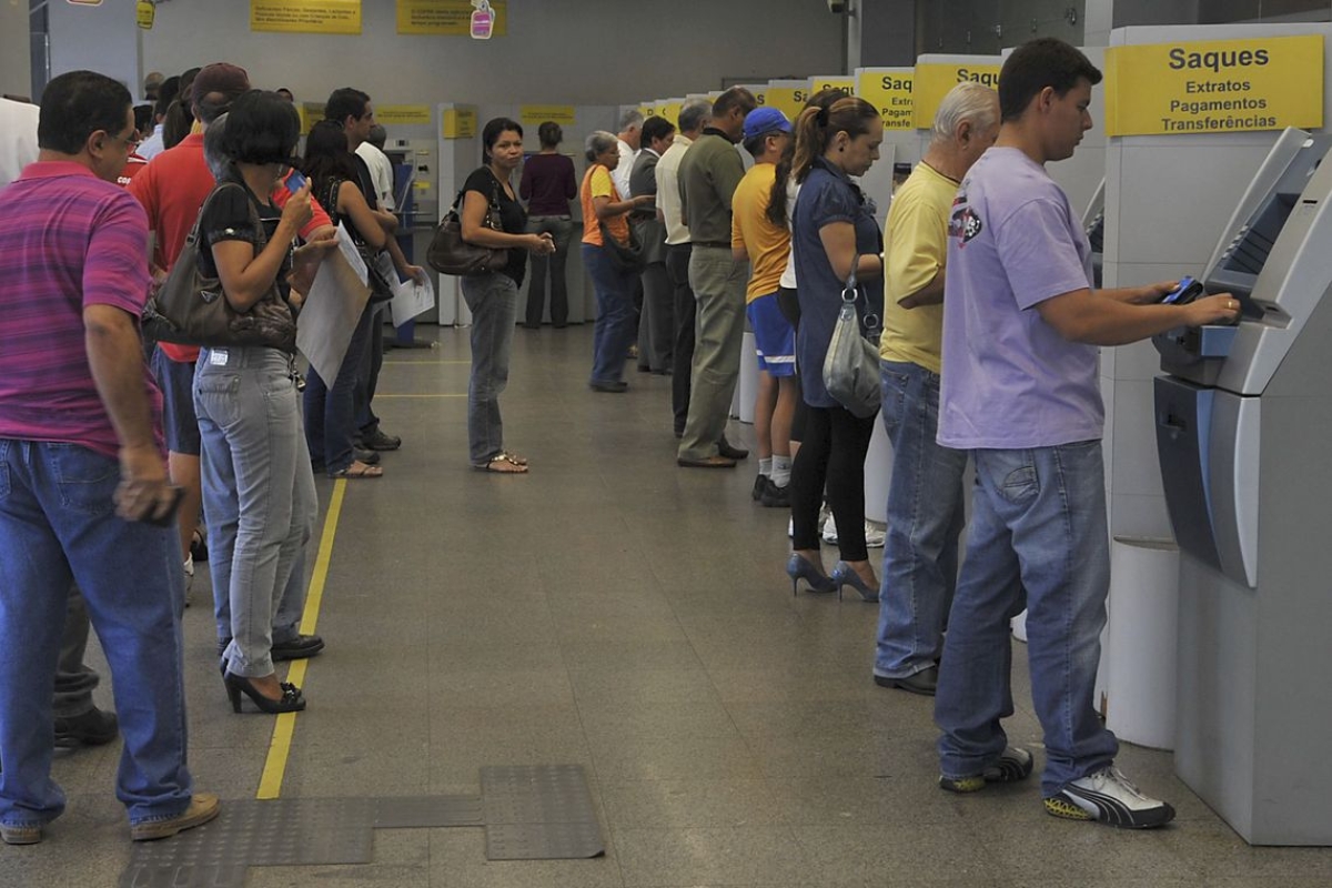 Agências bancárias só voltam a abrir na quarta-feira, 6/3, às 12h (Foto: Valter Campanato/ Agência Brasil)

