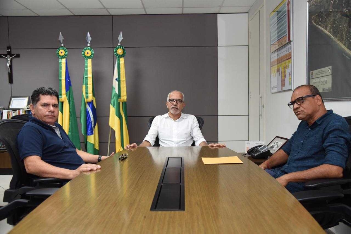 Edvaldo Nogueira anuncia Carlos Cauê como novo secretário da Comunicação de Aracaju (Foto: PMA)