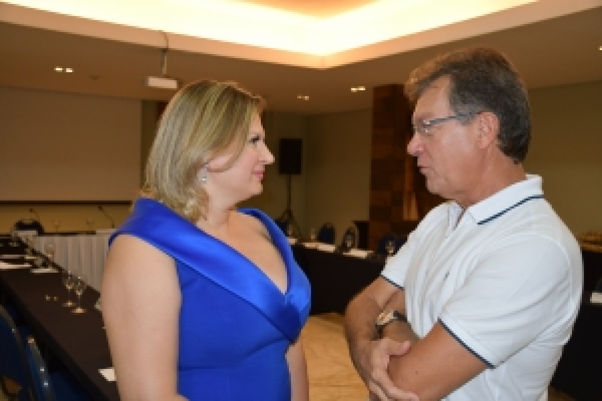 Joice Hasselmann: "O Brasil precisa de gente de coragem como você, Laércio" (Foto: Site Laércio Oliveira)