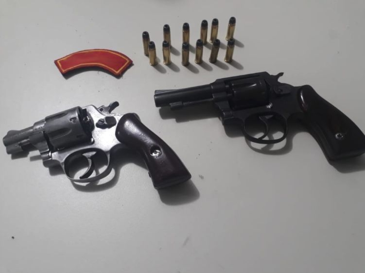 PM prende dois homens portando armas de fogo (Foto: SSP/SE)