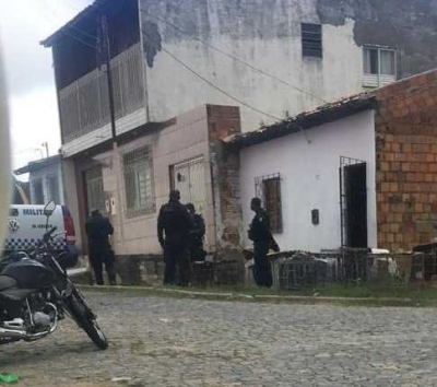 Segundo a assessoria de comunicação da Polícia Civil, o rapaz se entregou e já se encontra preso (Foto: Reprodução/ Facebook/ Aracaju Agora Notícias)