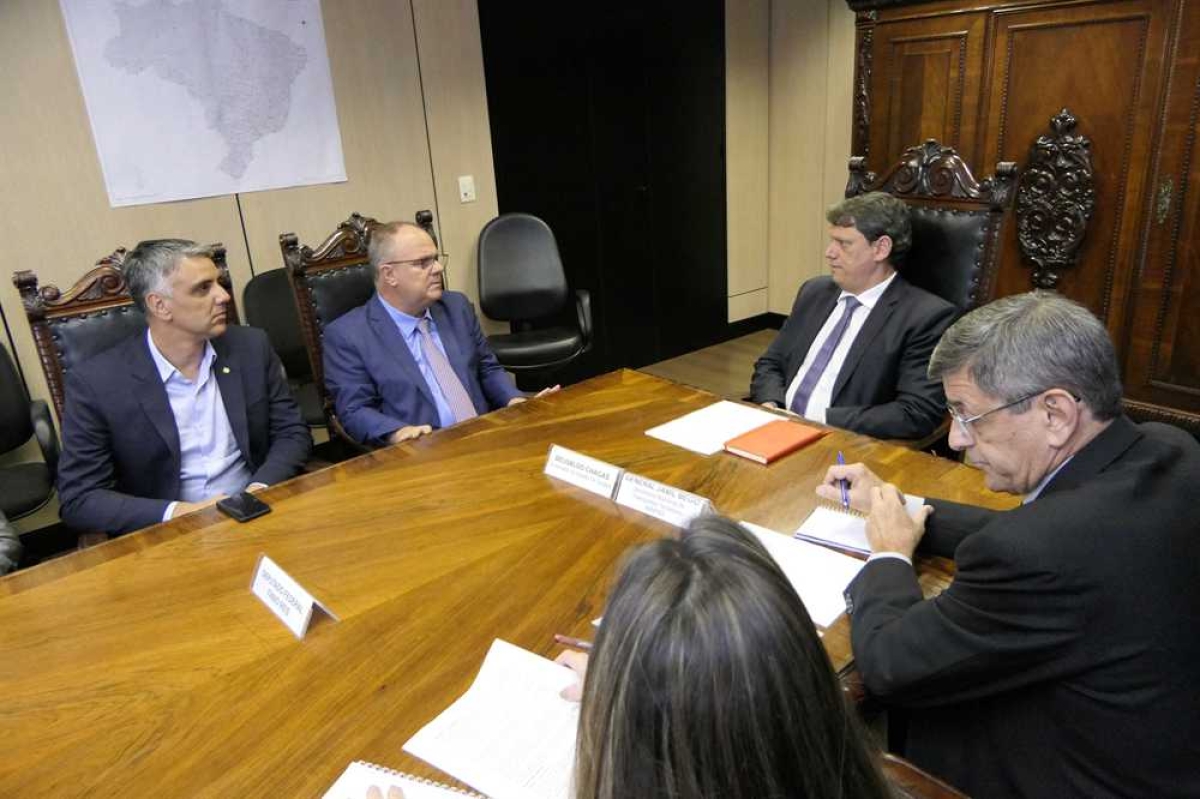 Em reunião com ministro da Infraestrutura, Belivaldo discutiu assuntos relacionados às BR´s 235, 101 e sobre o leilão do Aeroporto Santa Maria, realizado na semana passada (Foto: Roque Sá)