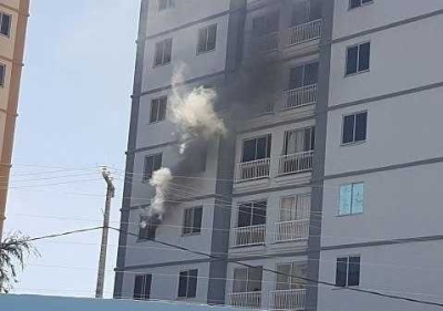 Incêndio ocorreu no terceiro andar (Foto: Facebook/ Isto é Aracaju)
