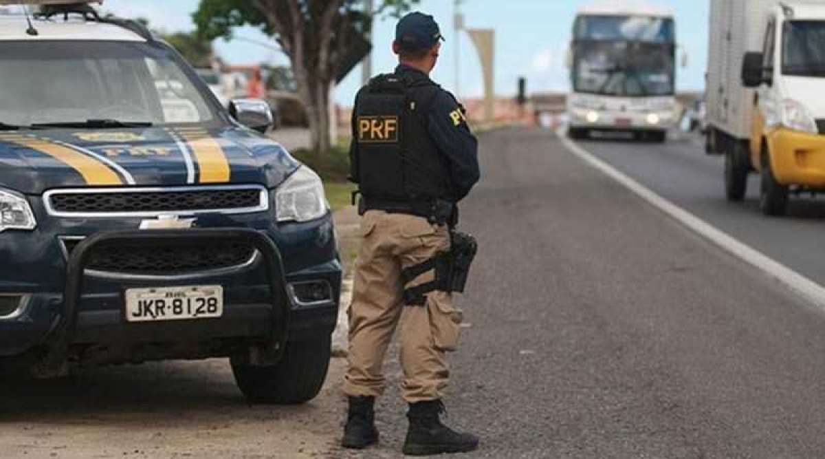 PRF apreende rádio transceptor instalado em veículo sem autorização da Anatel (Foto: PRF/SE)