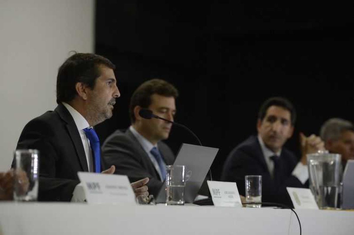 Representantes do Ministério Público falam sobre prisão do ex-presidente Michel Temer e do ex-ministro Moreira Franco, na sede da PF no Rio de Janeiro (Foto: Tomaz Silva/ Agência Brasil)