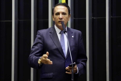 Carlos Henrique Gaguim, relator: proposta quer mais Brasil e menos Brasília (Foto: Najara Araujo/ Câmara dos Deputados)