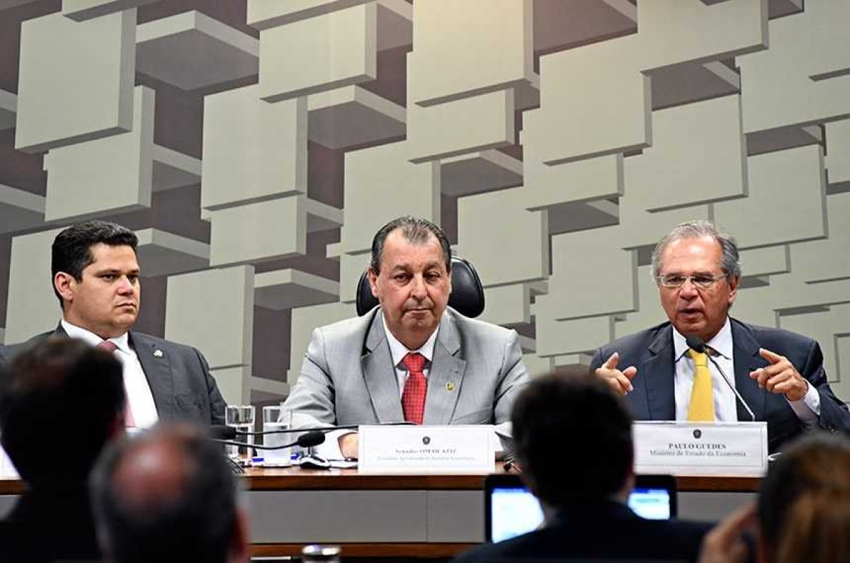 Presidente do Senado Federal, senador Davi Alcolumbre; presidente da CAE, senador Omar Aziz (PSD-AM) e o ministro de Estado da Economia, Paulo Guedes participaram da CAE (Foto: Jefferson Rudy/ Agência Senado)