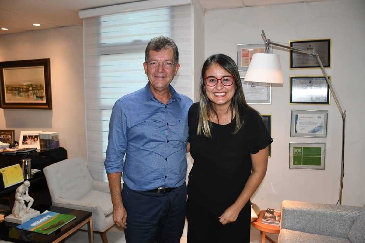 Laércio Oliveira conversa com Kitty Lima sobre destinação de castramóveis para Sergipe (Foto: Assessoria Laércio Oliveira)