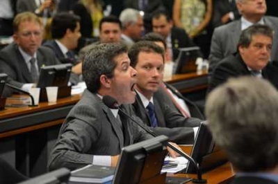 Deputado Delegado Waldir (E) (Foto: Fabio Rodrigues Pozzebom/ Arquivo Agência Brasil)