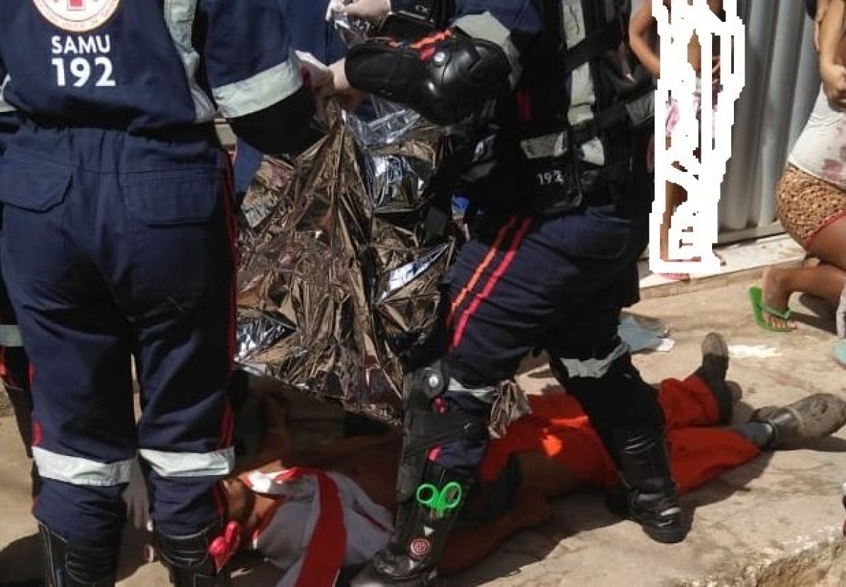 Corpo de homem ficou preso entre um imóvel e a via, segundo a SMTT (Foto: WhatsApp Grupo JP&Ana/ Via Portal Infonet)