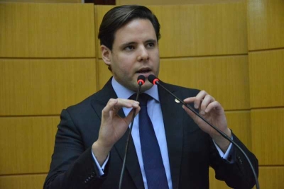 Rodrigo Valadares anuncia que deputados do G4 vão convidar Belivaldo Chagas para debate (Foto: Jadilson Simões/ Rede Alese)