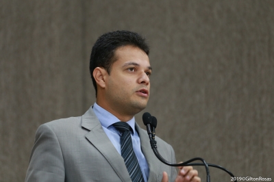 Anderson de Tuca cobra mais uma vez a licitação de transporte coletivo (Foto: Gilton Rosas)