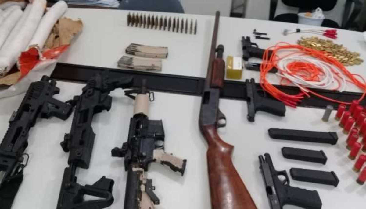 Armamento apreendido na operação em Lagarto (Foto: SSP/SE)