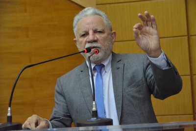 Francisco Gualberto diz que Georgeo Passos precisa se curar da "bolsonarite crônica" (Foto: Jadilson Simões)