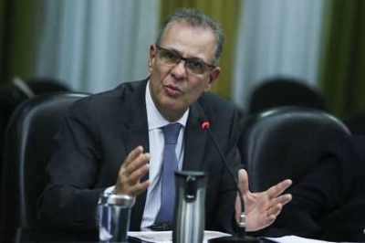Ministro de Minas e Energia, Bento Albuquerque, anuncia as ações desenvolvidas pela pasta nos primeiros 100 dias de governo (Foto: José Cruz/ Agência Brasil)