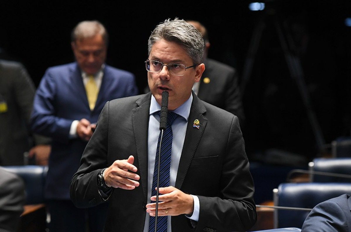Senador Alessandro Vieira anunciou que apresentou denúncia de crime de responsabilidade contra os ministros Alexandre de Moraes e Dias Toffoli, que será apoiada por diversos outro parlamentares (Foto: Jefferson Rudy/ Agência Senado)