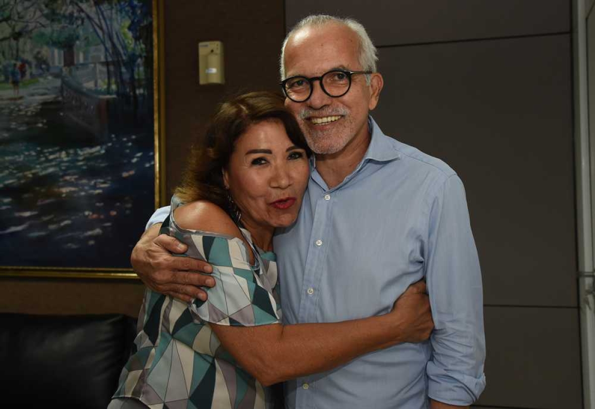 Prefeito de Aracaju anuncia Edivaneide Souza como nova presidente da Fundat (Foto: Ana Lícia Menezes/ PMA)