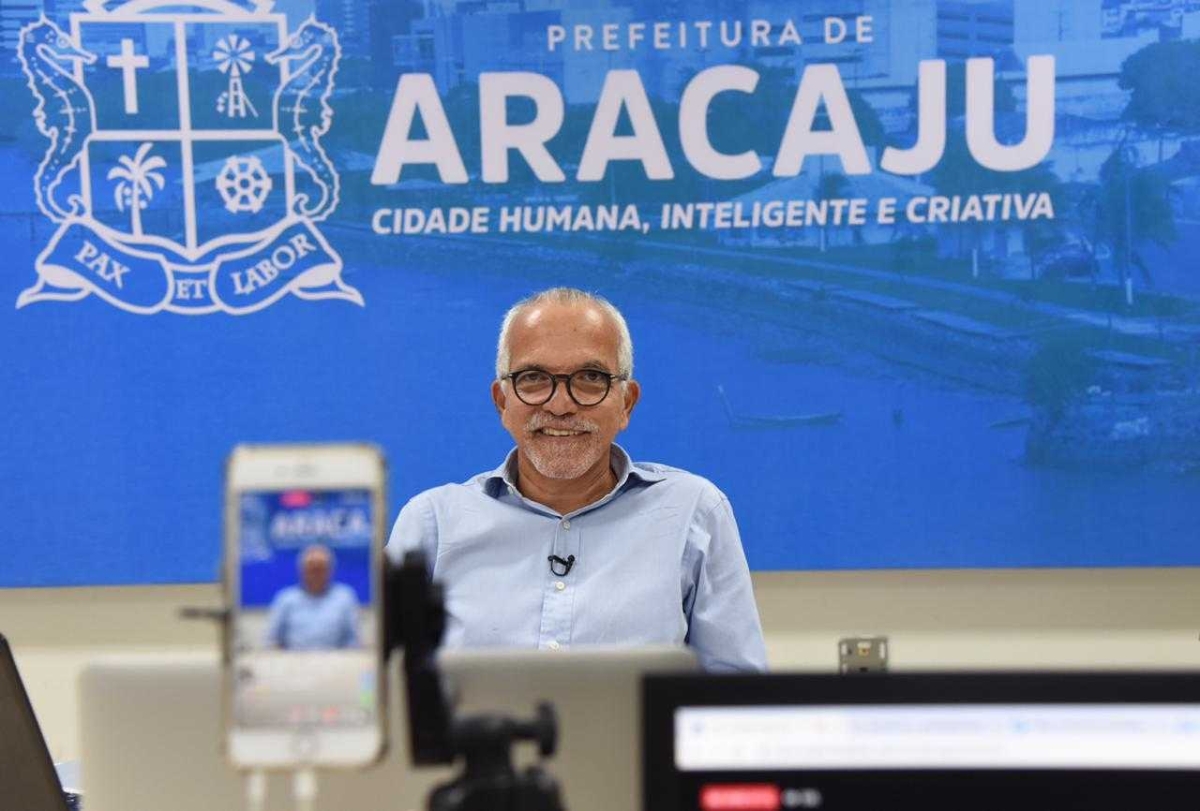 Prefeito de Aracaju anuncia projeto para construção de mais de mil casas para moradores das Mangabeiras (Foto: Ana Lícia Menezes/ PMA)