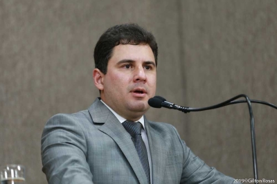 Armando Batalha Júnior toma posse como vereador por 121 dias (Foto: Gilton Rosas)