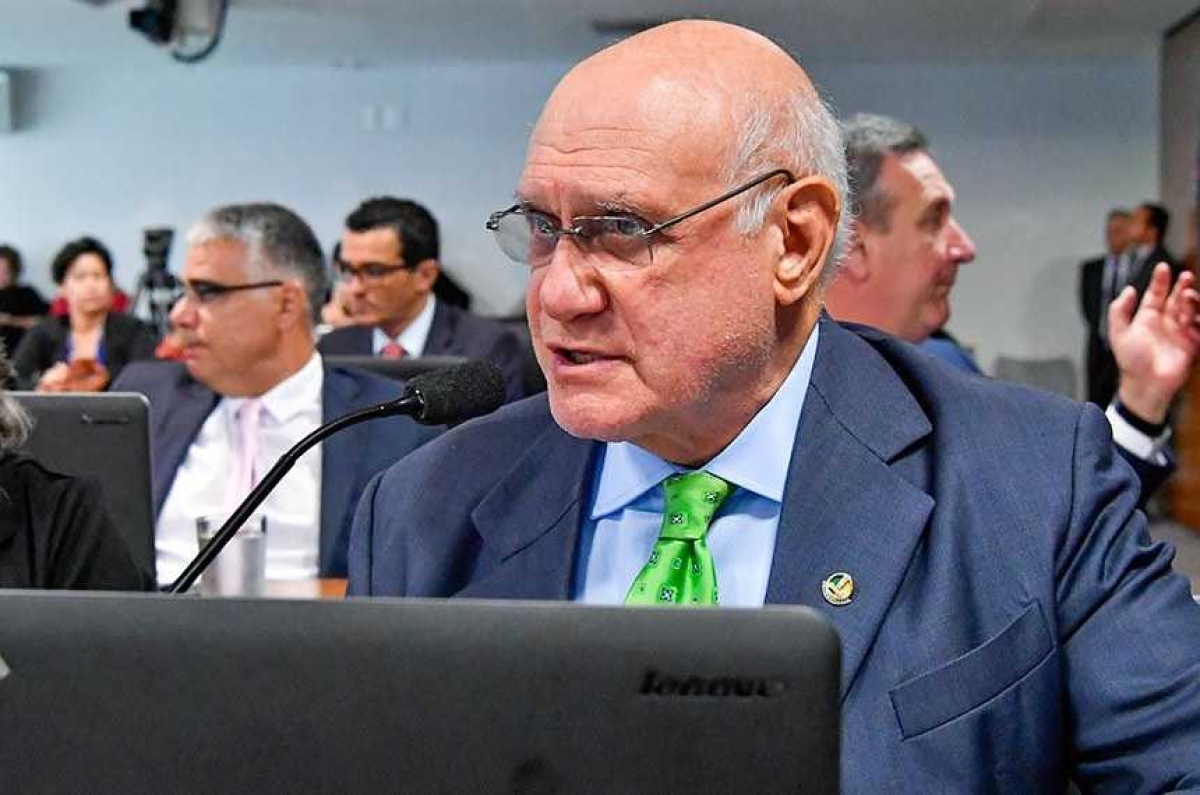 Lasier Martins apresentou relatório favorável à proposta, mas manteve discricionaridade do Judiciário para decidir pela adoção ou não da prisão domiciliar (Foto: Geraldo Magela/ Agência Senado)