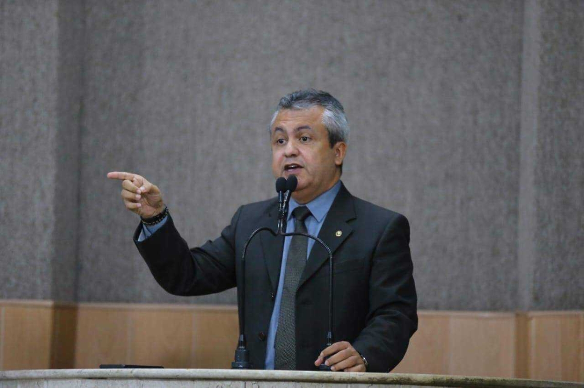 Elber Batalha repudia discurso de ministro da Casa Civil contra a Universidade Federal de Sergipe (Foto: César de Oliveira)