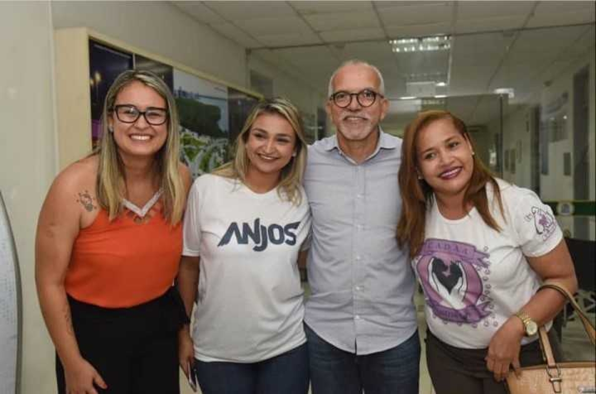 Kitty Lima comemora sanção da Lei Abril Laranja (Foto: Assessoria Kitty Lima)