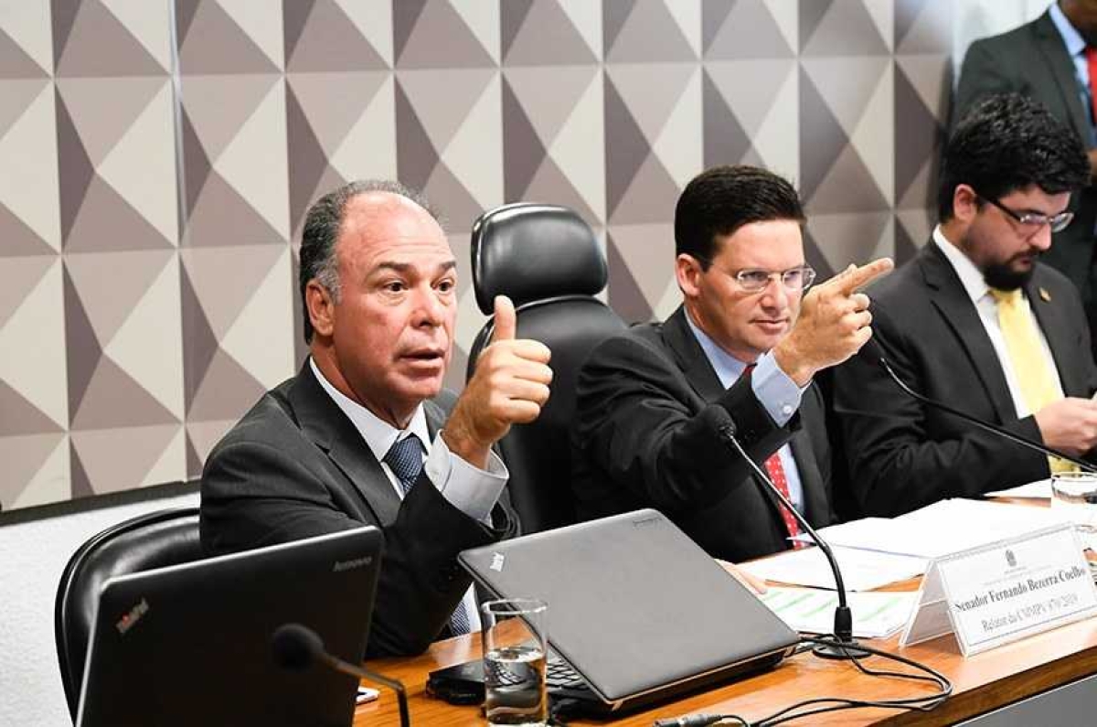 O senador Fernando Bezerra Coelho (E) foi relator da MP 870/2019 (Foto: Marcos Oliveira/ Agência Senado)
