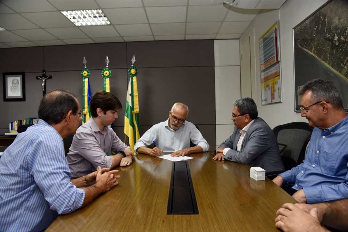 Prefeito de Aracaju autoriza realização de concurso público para auditor de tributos (Foto: Ana Lícia Menezes/ PMA)
