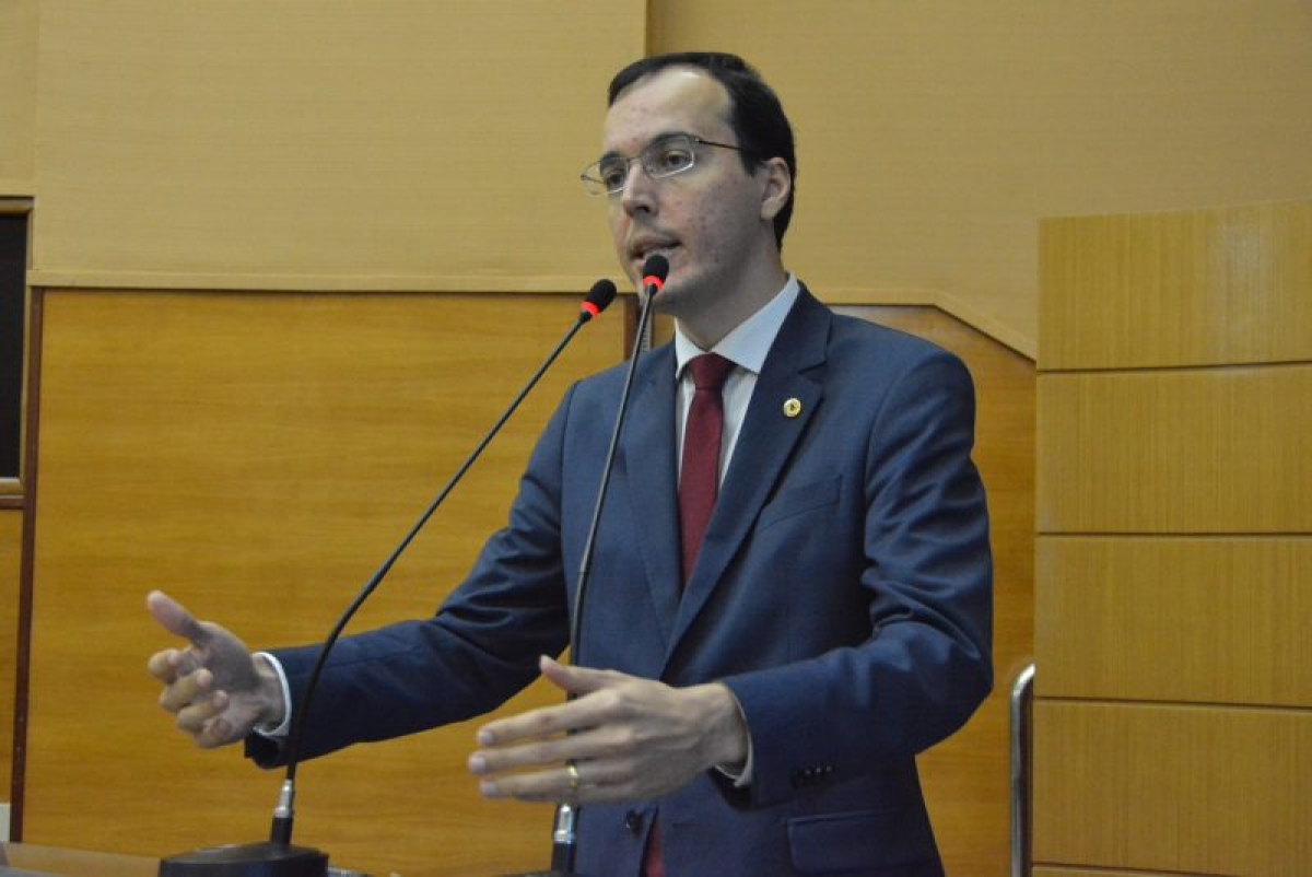 Georgeo Passos alerta sobre suspensão do fornecimento de água para o frigorífico Serrano (Foto: Jadilson Simões)