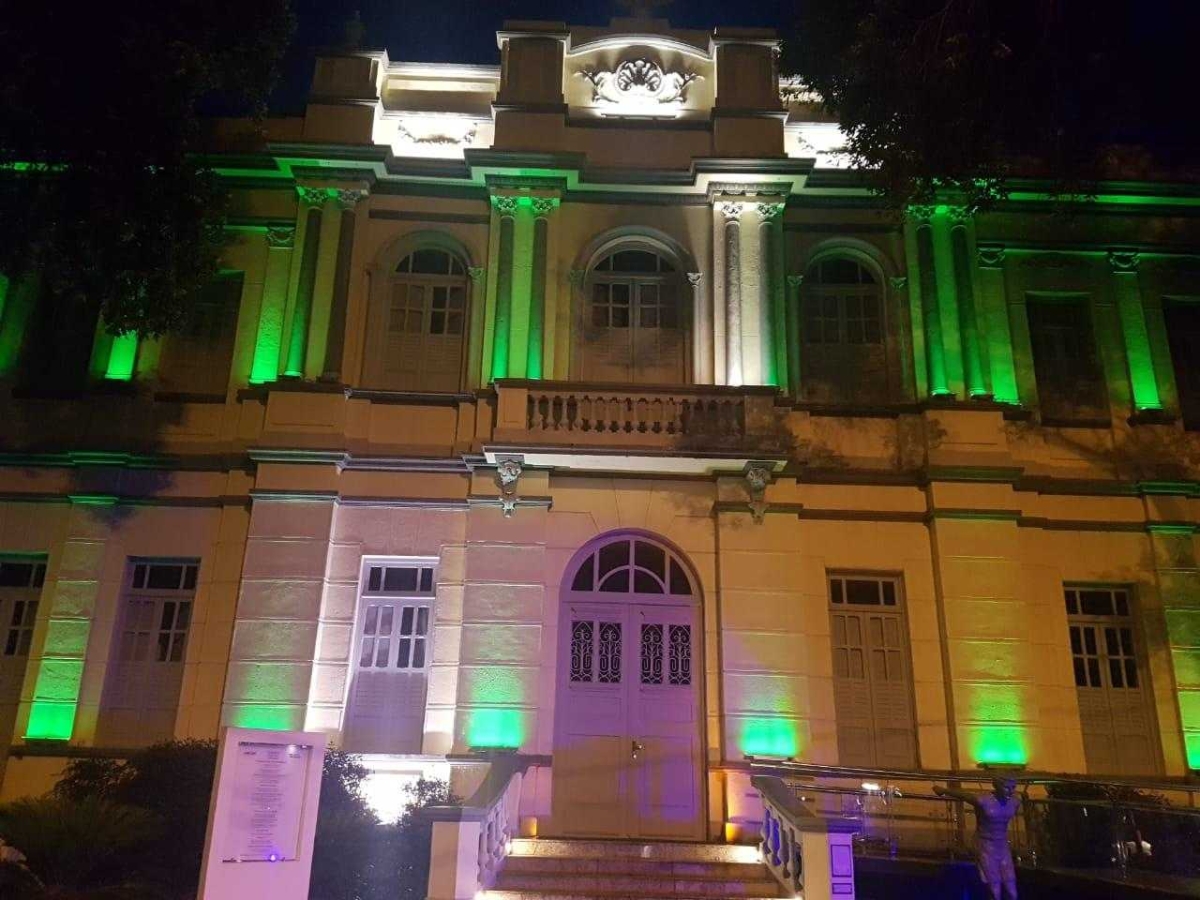 Museu da Gente Sergipana abraça a causa da campanha nacional "Em Defesa Delas" e ilumina a sua fachada na cor verde (Foto: Via Assessoria do Evento)