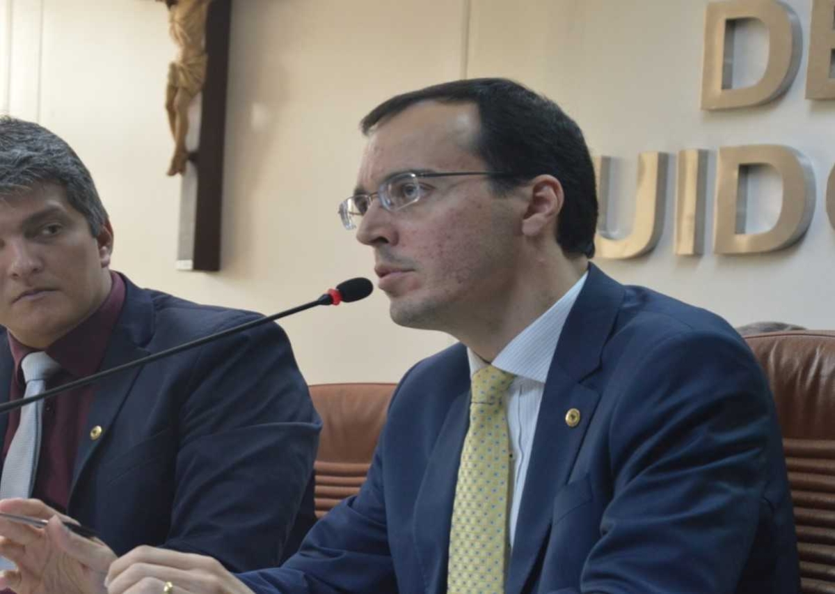 Georgeo Passos: "não se justifica a extinção de cargos efetivos para a criação de comissionados" (Foto: Assessoria Georgeo Passos)