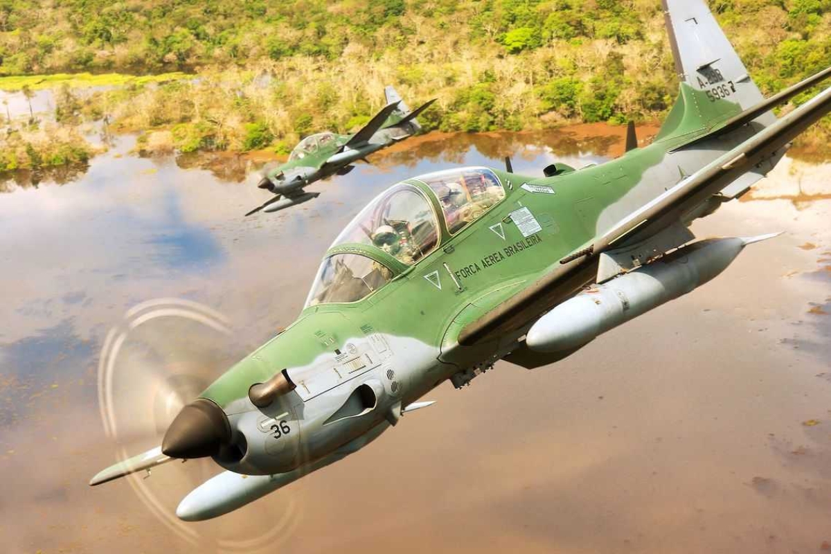FAB intercepta avião com quase 500 quilos de cocaína (Foto: Sgt. Johnson Barros/ FAB)