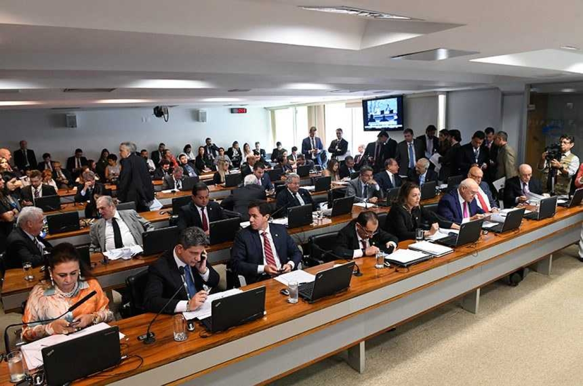 Proposta aprovada na Comissão de Assuntos Econômicos busca evitar abusos de empresas concessionários de serviços
(Foto: Edilson Rodrigues/ Agência Senado)