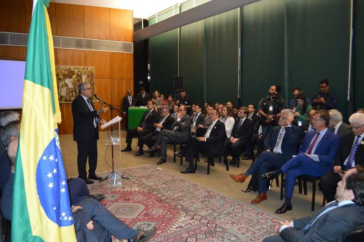 Laércio Oliveira defende em Comissão a quebra do monopólio para baixar o preço do gás (Foto: Site Laércio Oliveira)