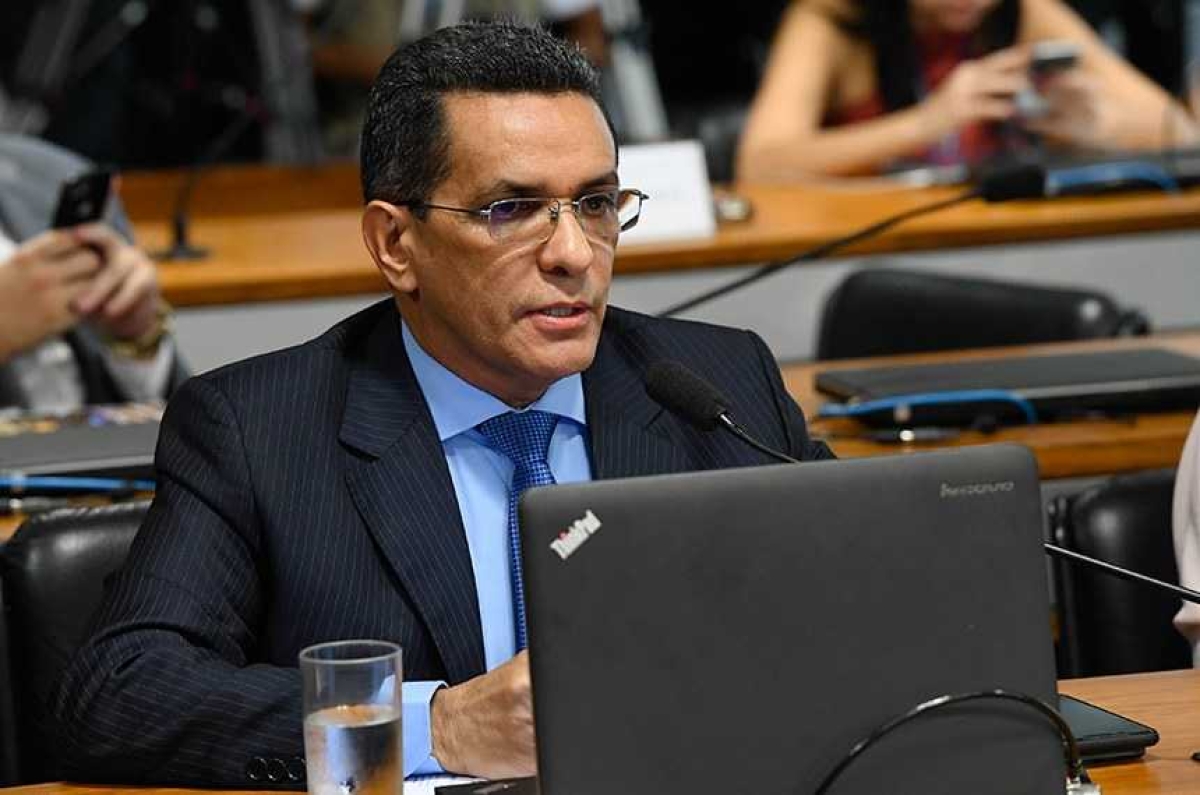 Relator, o senador Mecias de Jesus incluiu, além do diabetes mellitus, o lúpus eritematoso sistêmico e a miastenia gravis entre as doenças cujo portador teria direito a isenção do IR sobre a aposentadoria
(Foto: Marcos Oliveira/ Agência Senado)
