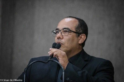 "Mamaram esse tempo todo na Prefeitura, ou foram para o lado do prefeito por amor?", questiona Cabo Amintas (Foto: César de Oliveira)