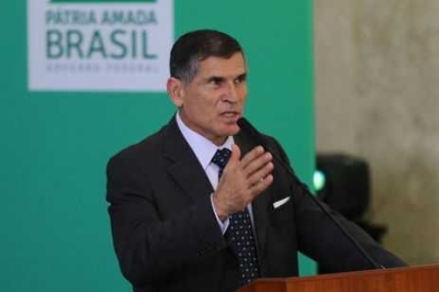 O ministro-chefe da Secretaria de Governo, Santos Cruz, anunciou em Paris nova etapa do PPI, no valor de US$ 450 bilhões (Foto: Arquivo Agência Brasil)