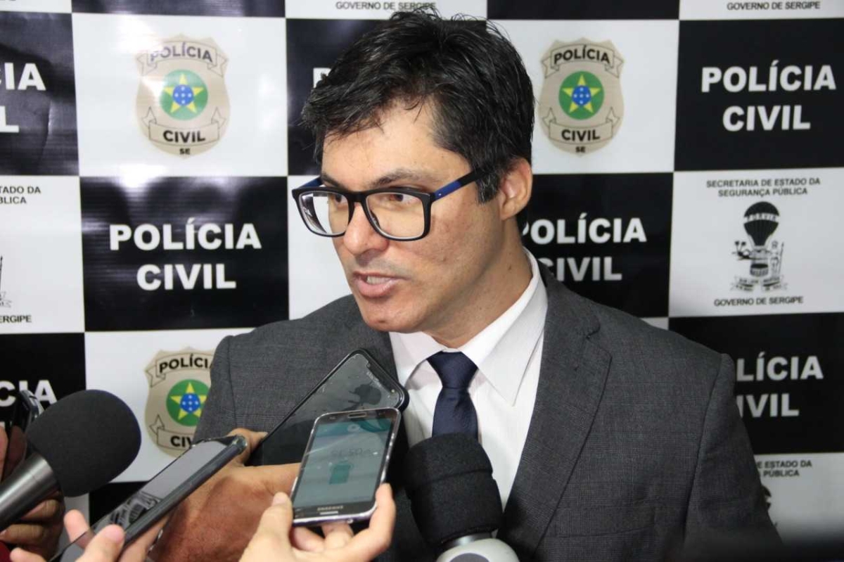 O delegado Hugo Leonardo falou sobre as prisões (Foto: SSP/SE)
