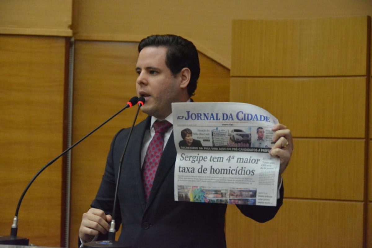 Rodrigo Valadares: "Esse marketing de Cauê enganou a população" (Foto: Jadílson Simões/ Rede Alese)