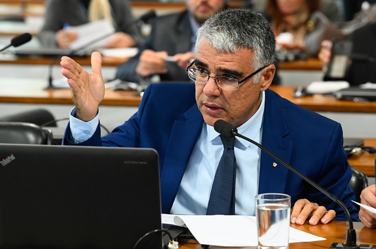 O senador Eduardo Girão é o relator da proposta, originada da CPI dos Maus-Tratos (Foto: Marcos Oliveira/ Agência Senado)