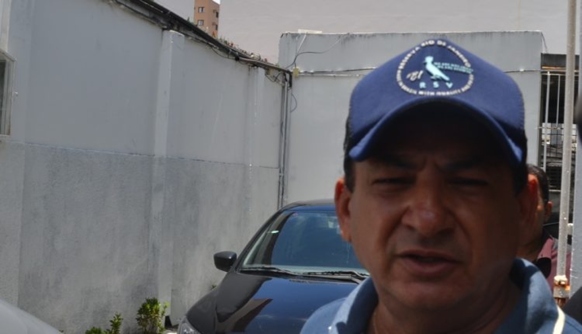 Momento em que Valmir saiu do Deotap para fazer exame de corpo delito no dia 22 de fevereiro deste ano (Foto: Portal Infonet)