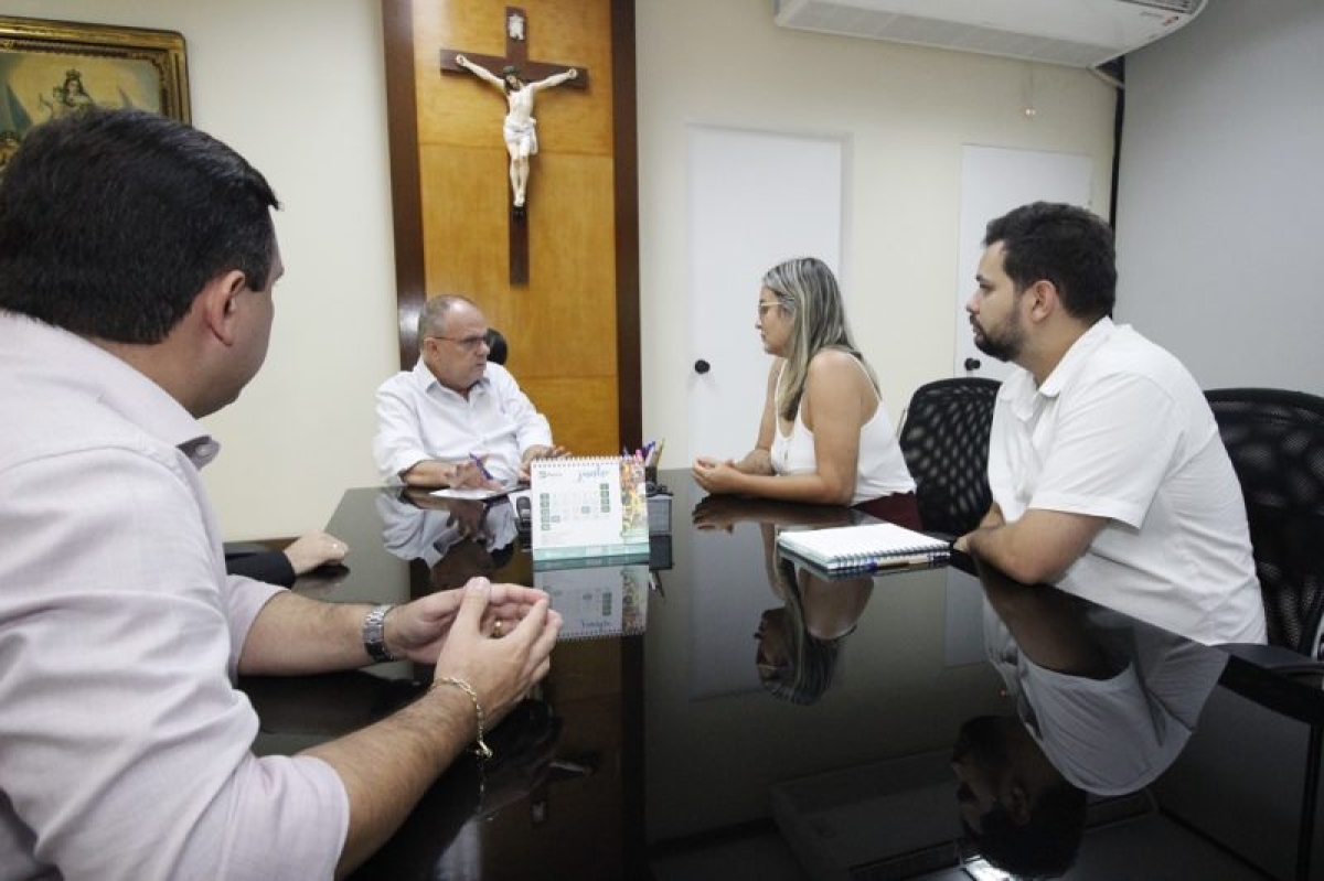 Kitty Lima se reúne com governador de Sergipe para cobrar fim de zoológico (Foto: Via Rede Alese)