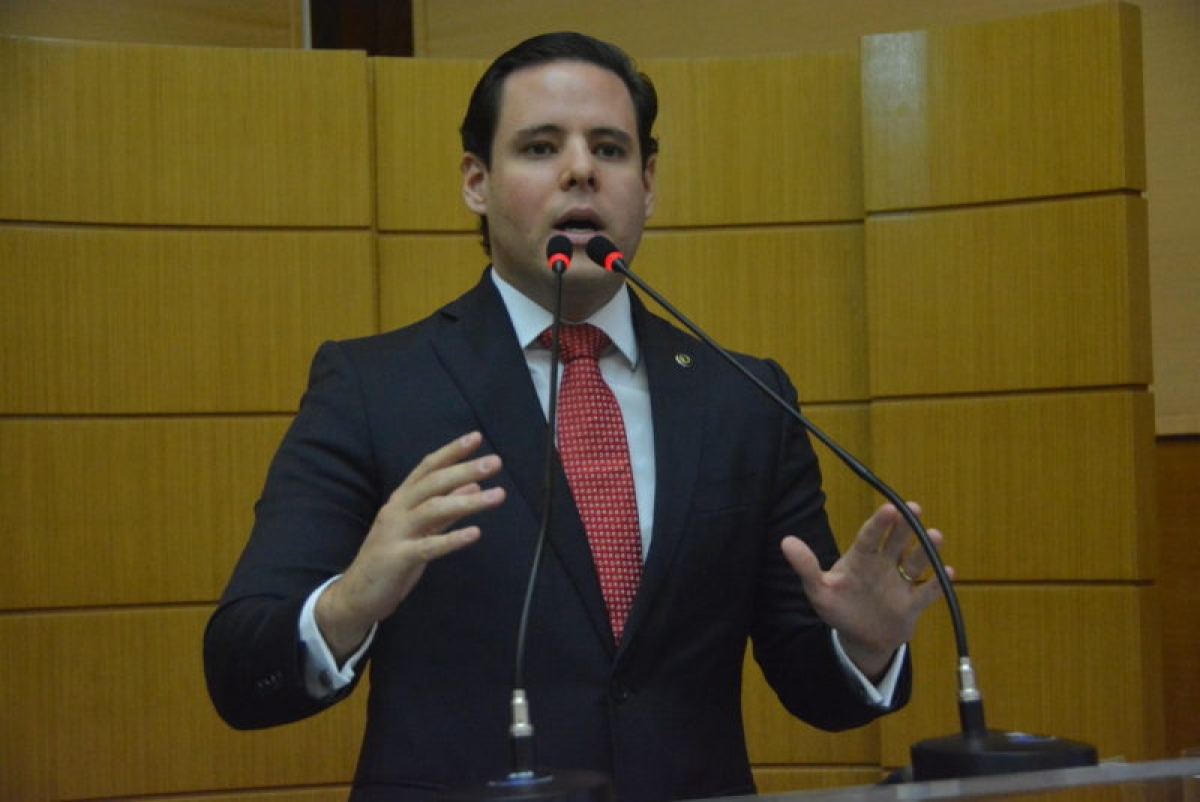Rodrigo Valadares pede respeito ao governador (Foto: Jadilson Simões)