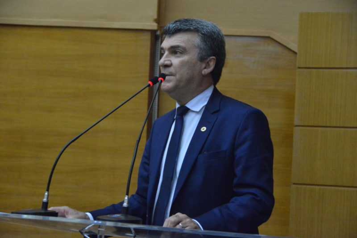Garibalde Mendonça (MDB) convida a todos os deputados a participarem do lançamento da Frente Parlamentar em Defesa da Engenharia (Foto: Jadilson Simões/ Rede Alese)