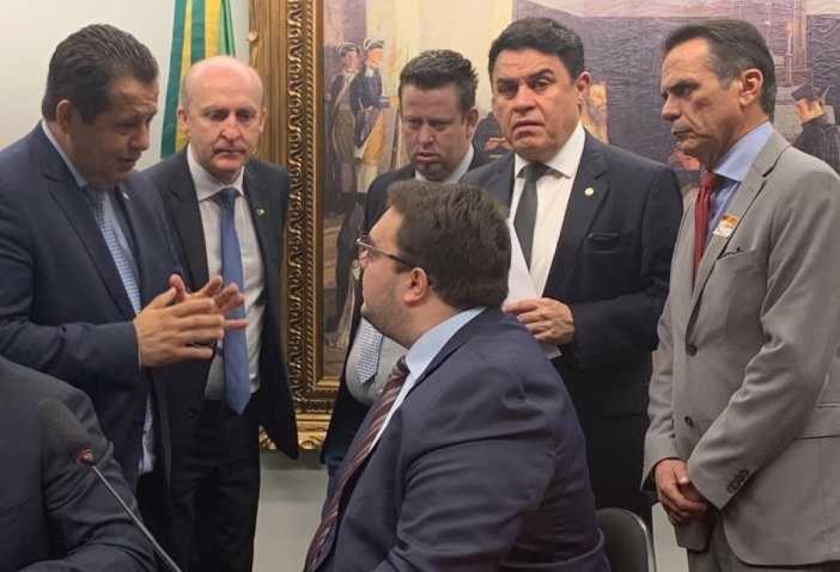 CCJ rejeita votação da PEC da unificação das eleições (Foto: CNM)
