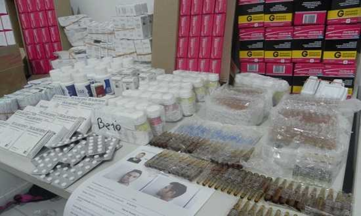 Produtos encontrados na casa de Edmilson de Jesus que está foragido (Foto: Portal Infonet)